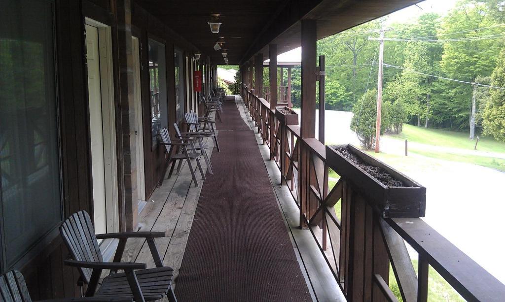 Roaring Brook Ranch Resort Lake George Exterior foto